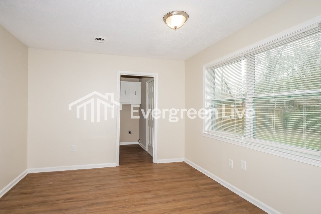 3926 Kerwin Dr - Photo 5 of 15