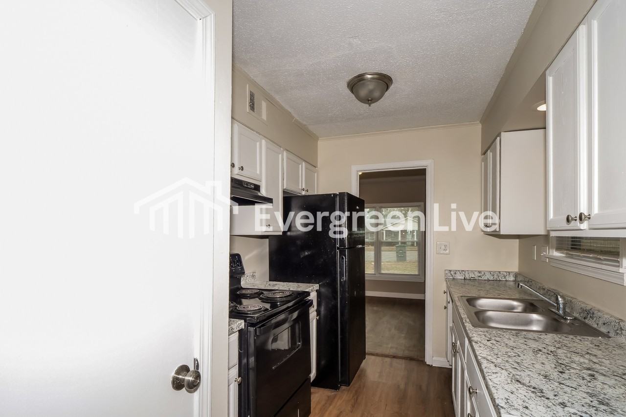 3926 Kerwin Dr - Photo 6 of 15