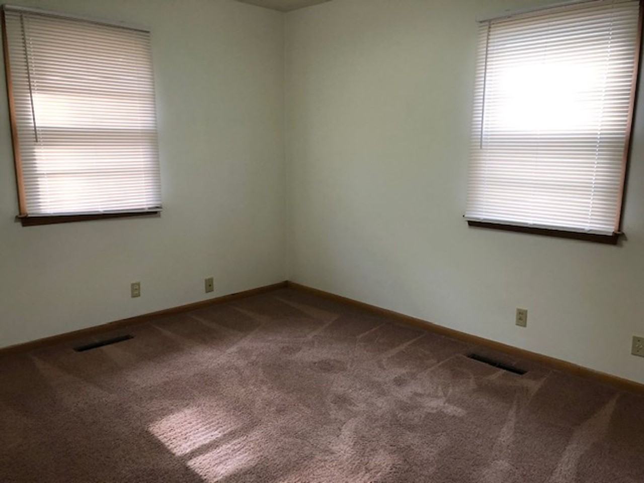 1332 Meadow Dale Dr - Photo 3 of 11