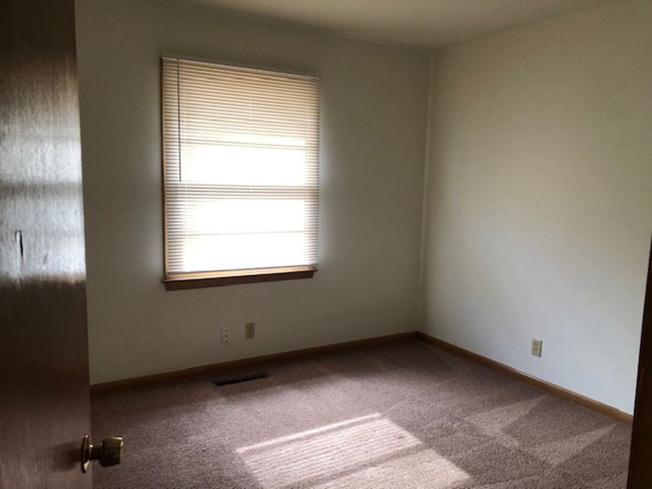 1332 Meadow Dale Dr - Photo 5 of 11