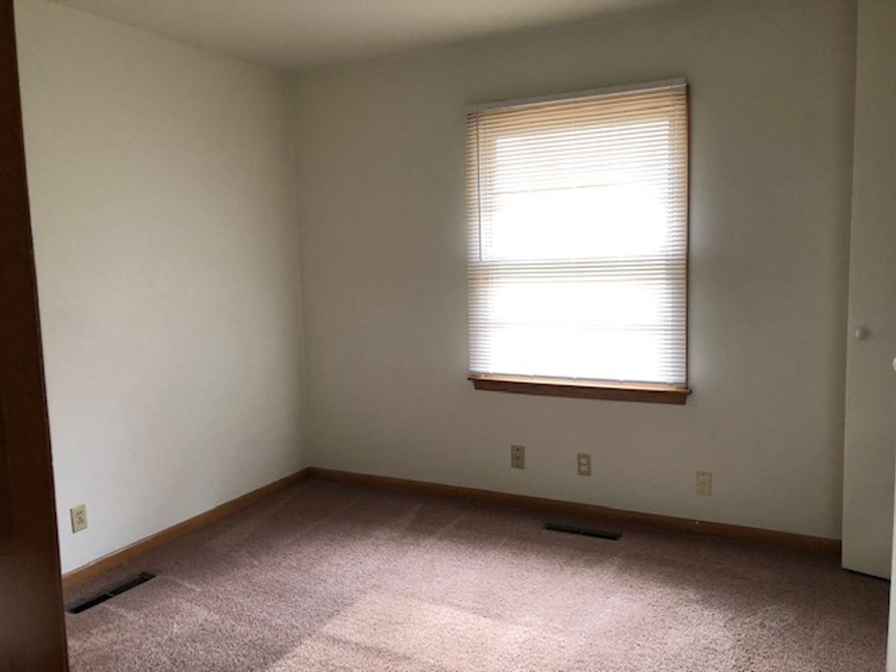 1332 Meadow Dale Dr - Photo 7 of 11