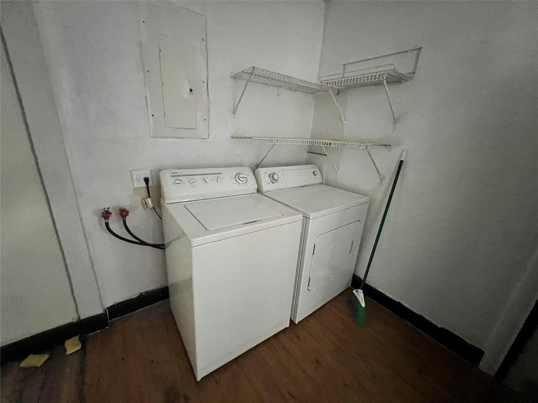 347 Se 6th St - Photo 4 of 8