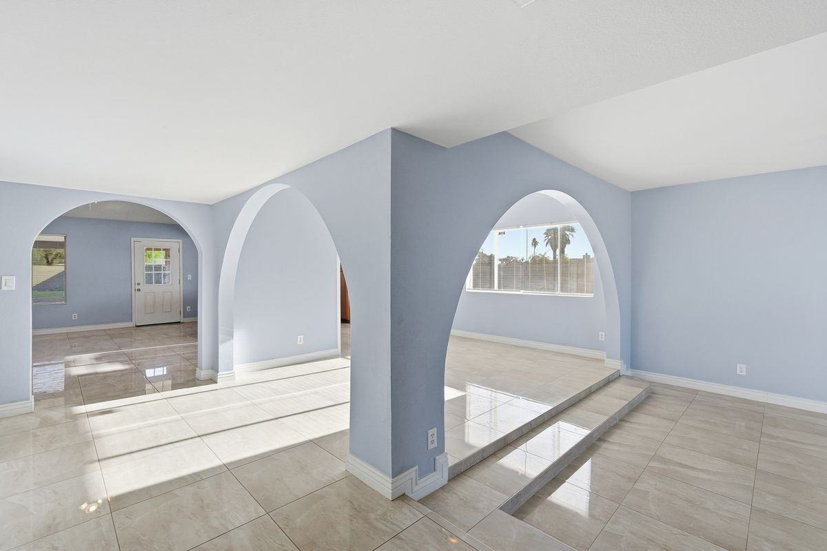 17853 N 43rd Dr - Photo 2 of 31