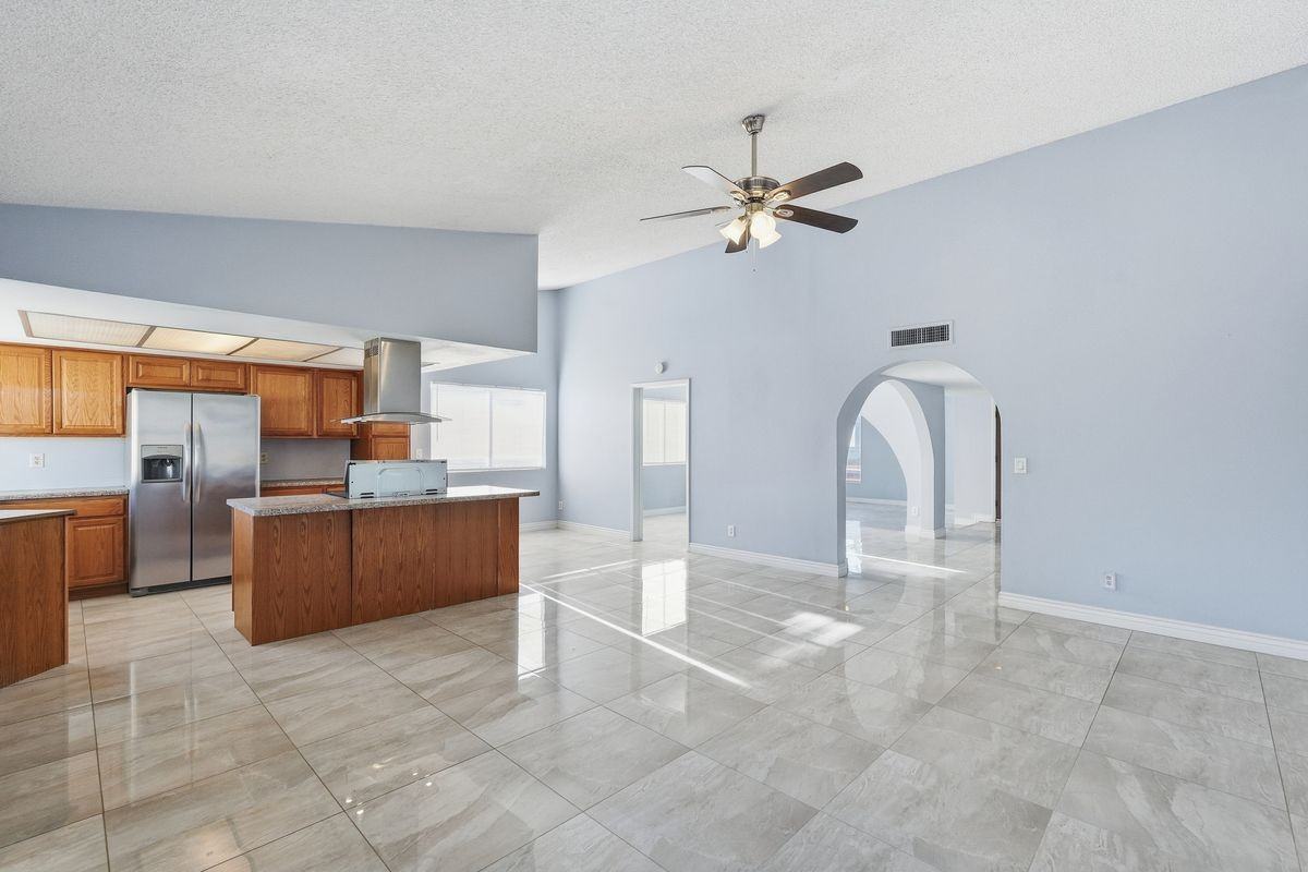 17853 N 43rd Dr - Photo 3 of 31