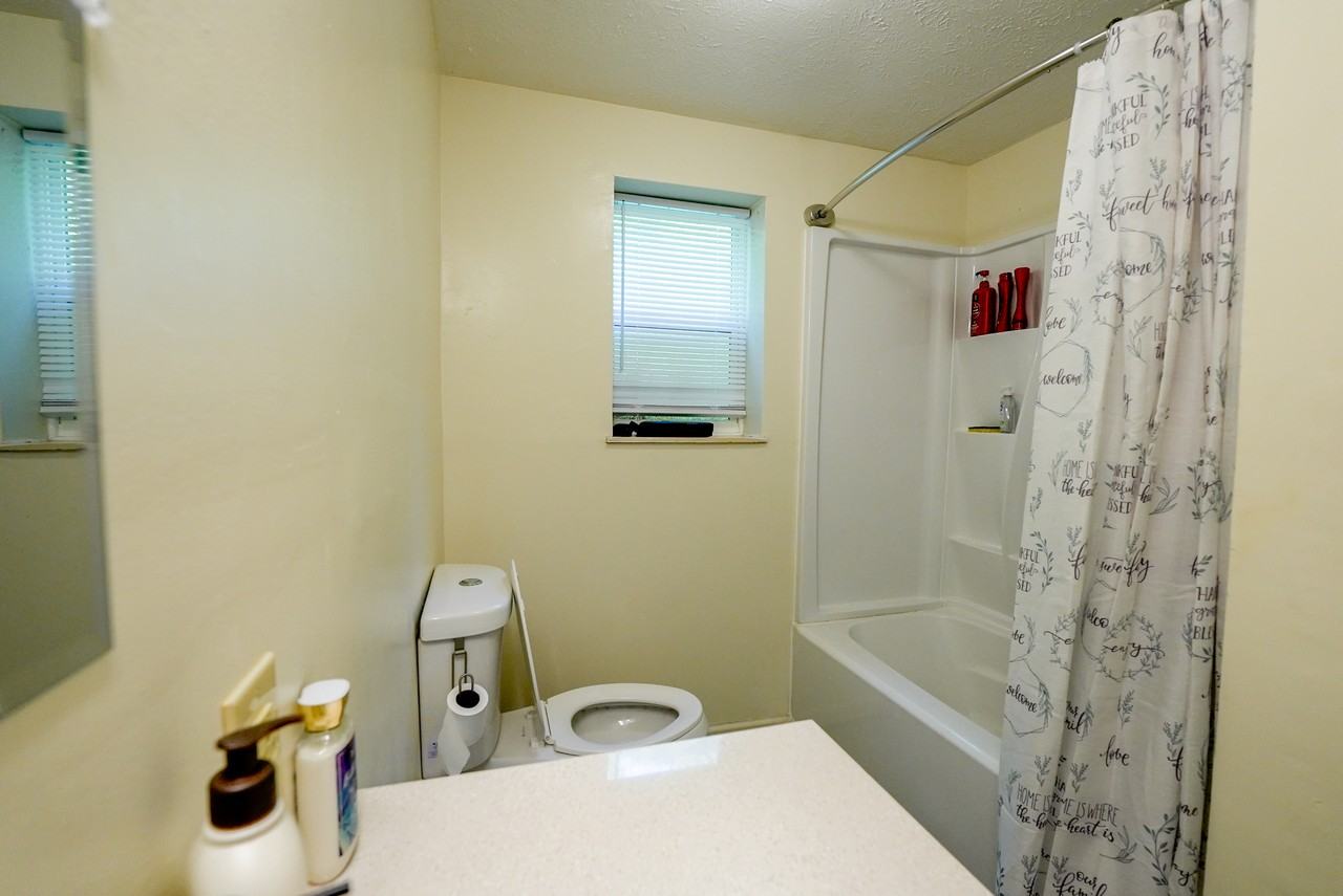 5958 Hiawatha Rd - Photo 3 of 13