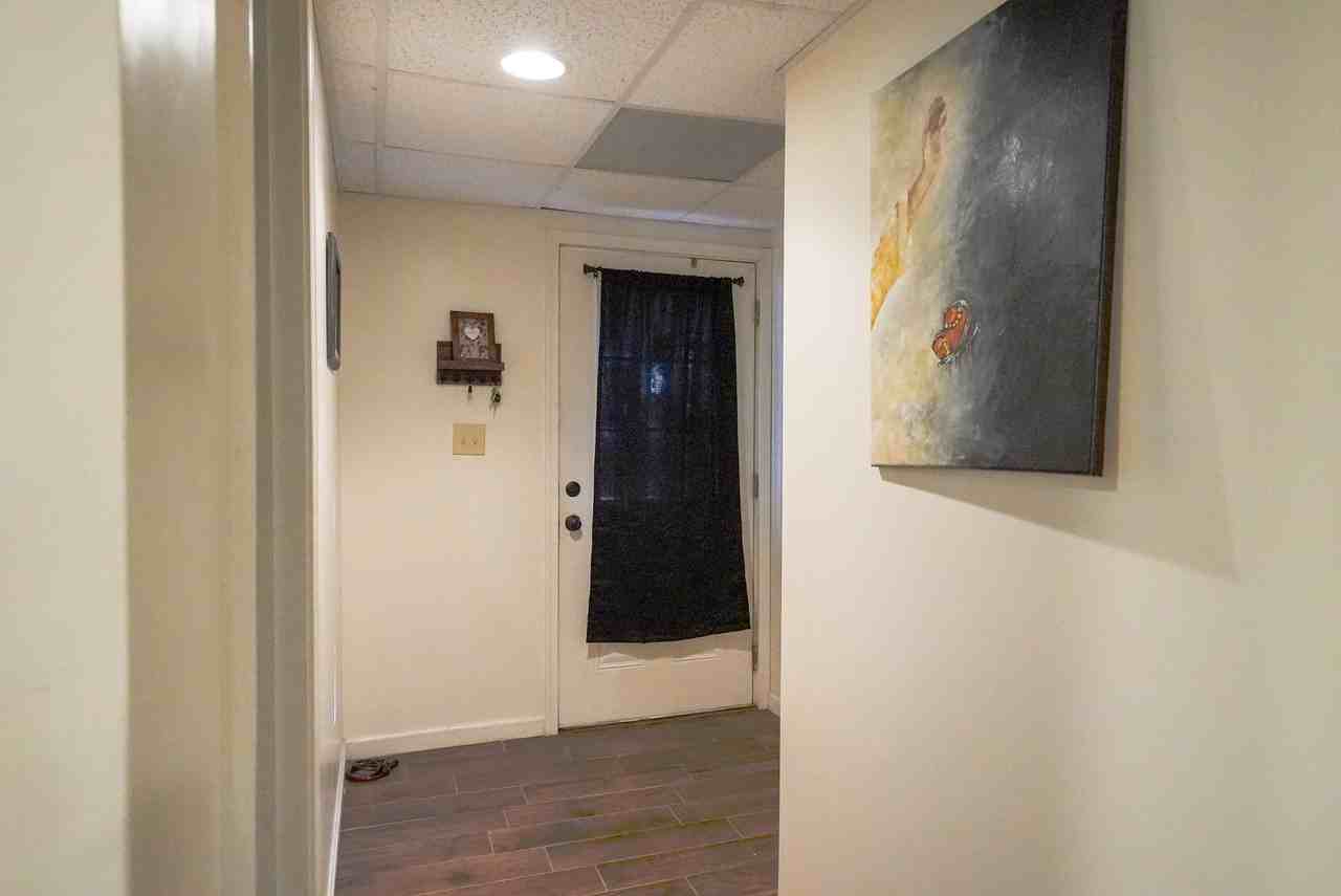 5958 Hiawatha Rd - Photo 6 of 13