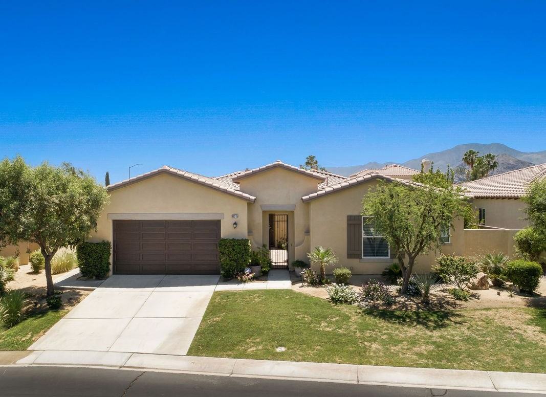 80215 Queensboro Dr - Photo 2 of 38