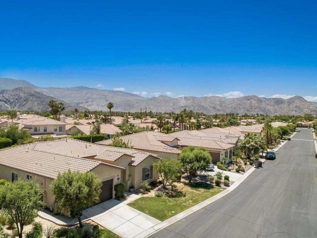 80215 Queensboro Dr - Photo 5 of 38