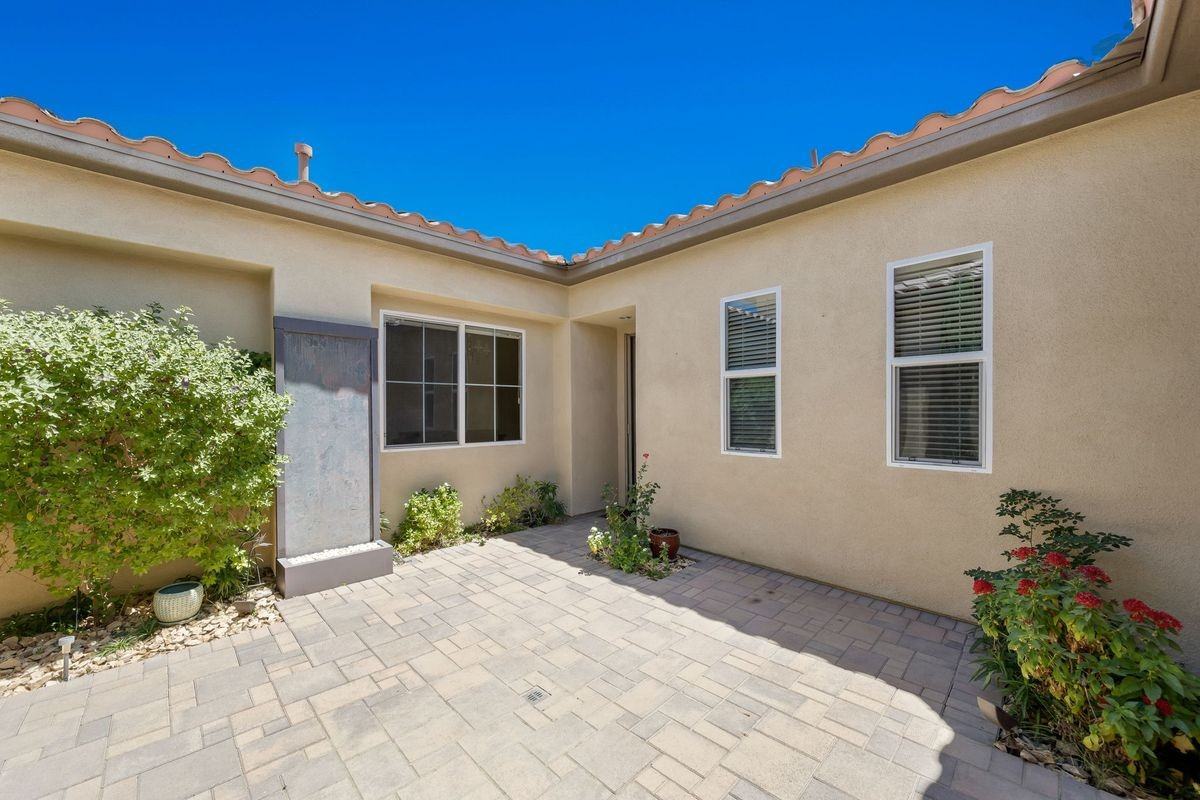 80215 Queensboro Dr - Photo 6 of 38