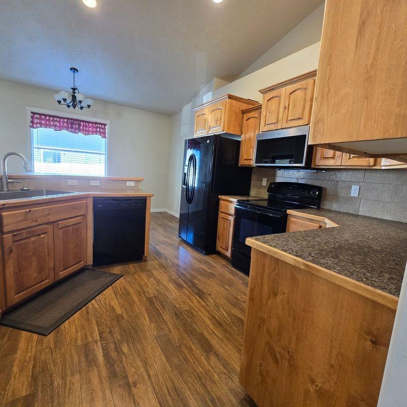 2595 Driftwood Pl - Photo 6 of 12