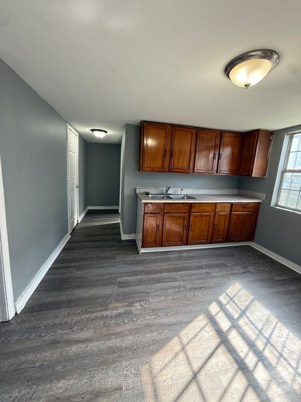 1941 Painters St - Photo 5 of 15