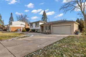 4058 Colonial Blvd - Photo 2 of 50