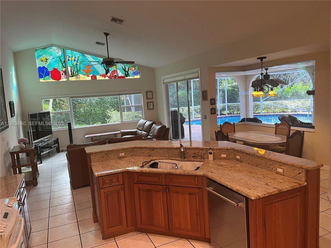 123 Victorian Ln - Photo 2 of 12