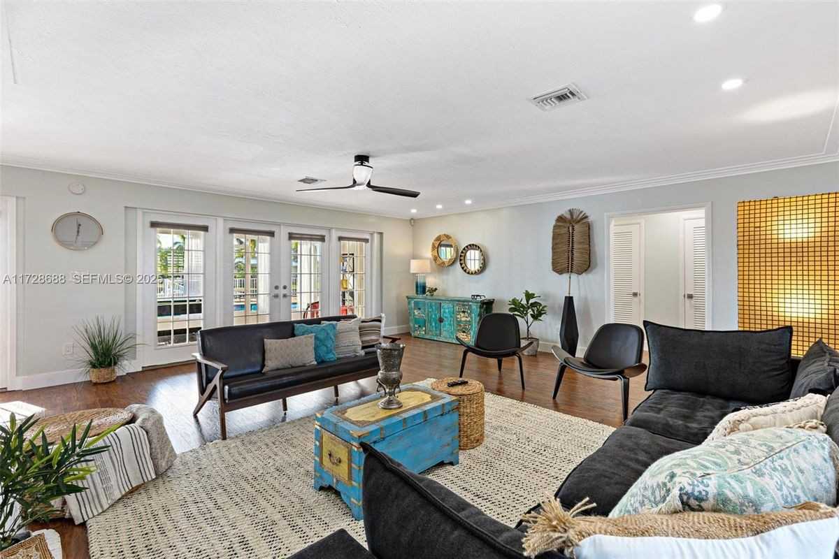 2719 Se 11th St - Photo 6 of 42