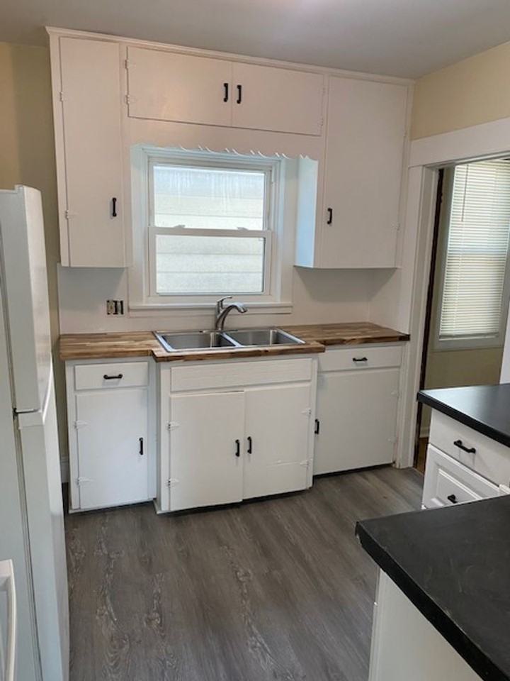 2200 E Grand River Ave - Photo 3 of 30