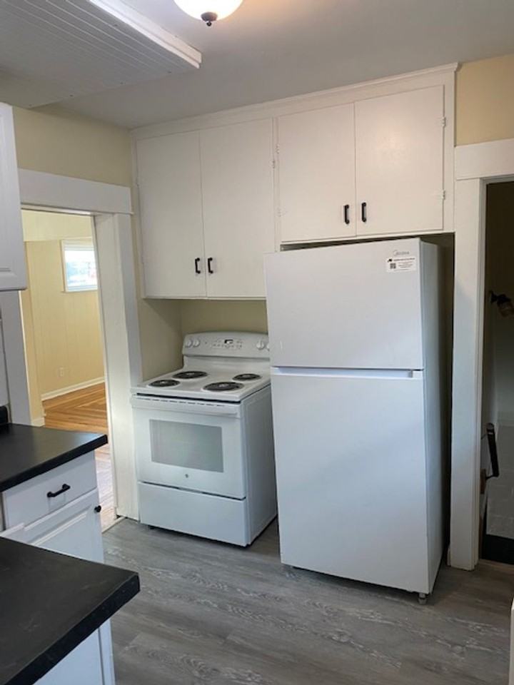 2200 E Grand River Ave - Photo 4 of 30