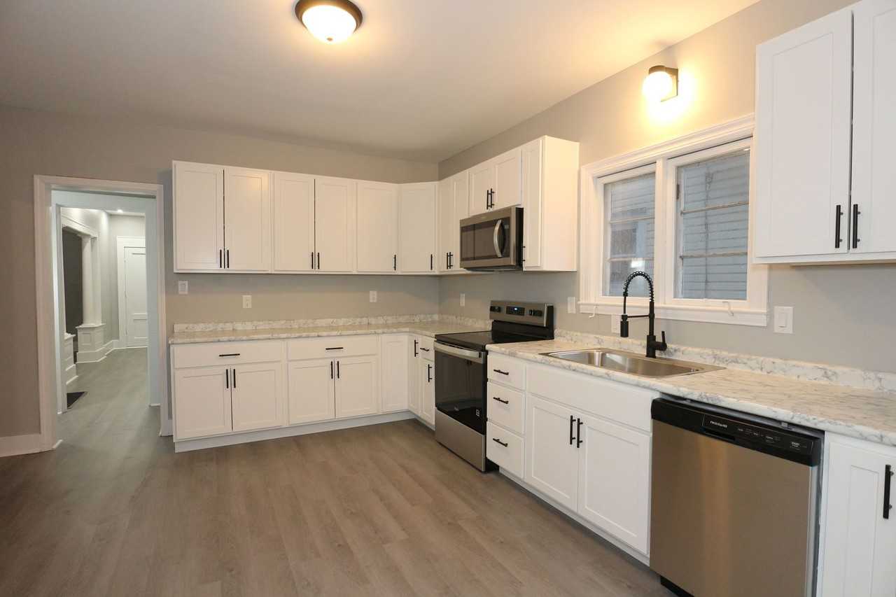 904 E Clinton St - Photo 7 of 22