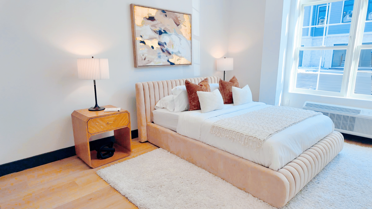 Lexington on Broadway - Photo 4 of 40