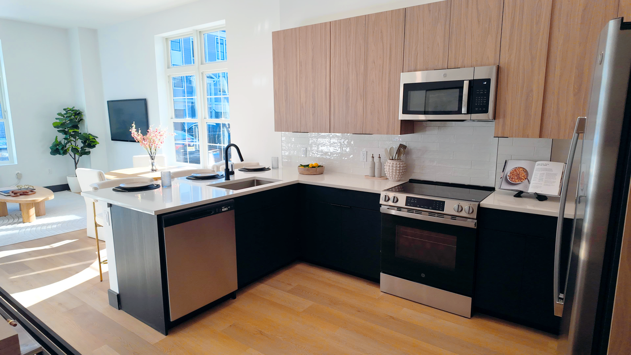 Lexington on Broadway - Photo 6 of 40