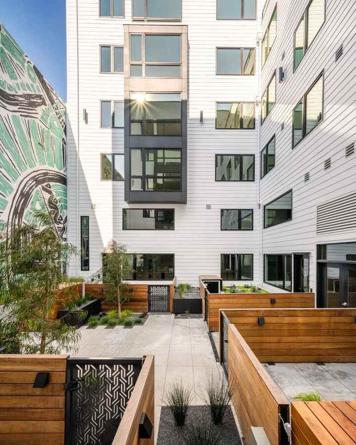 345 8th Street - Photo 4 of 34