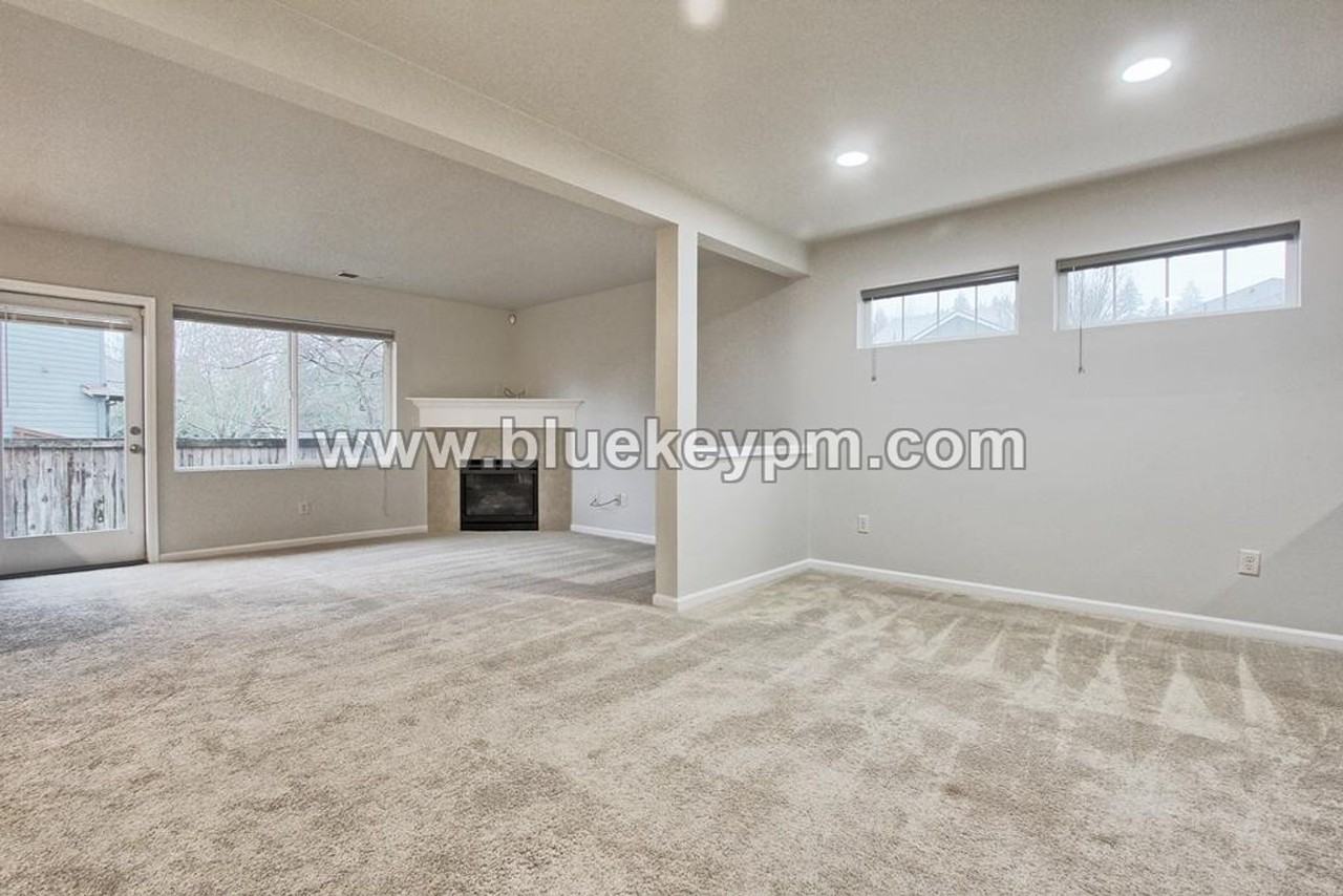 1905 Ne 77th Pl - Photo 2 of 15