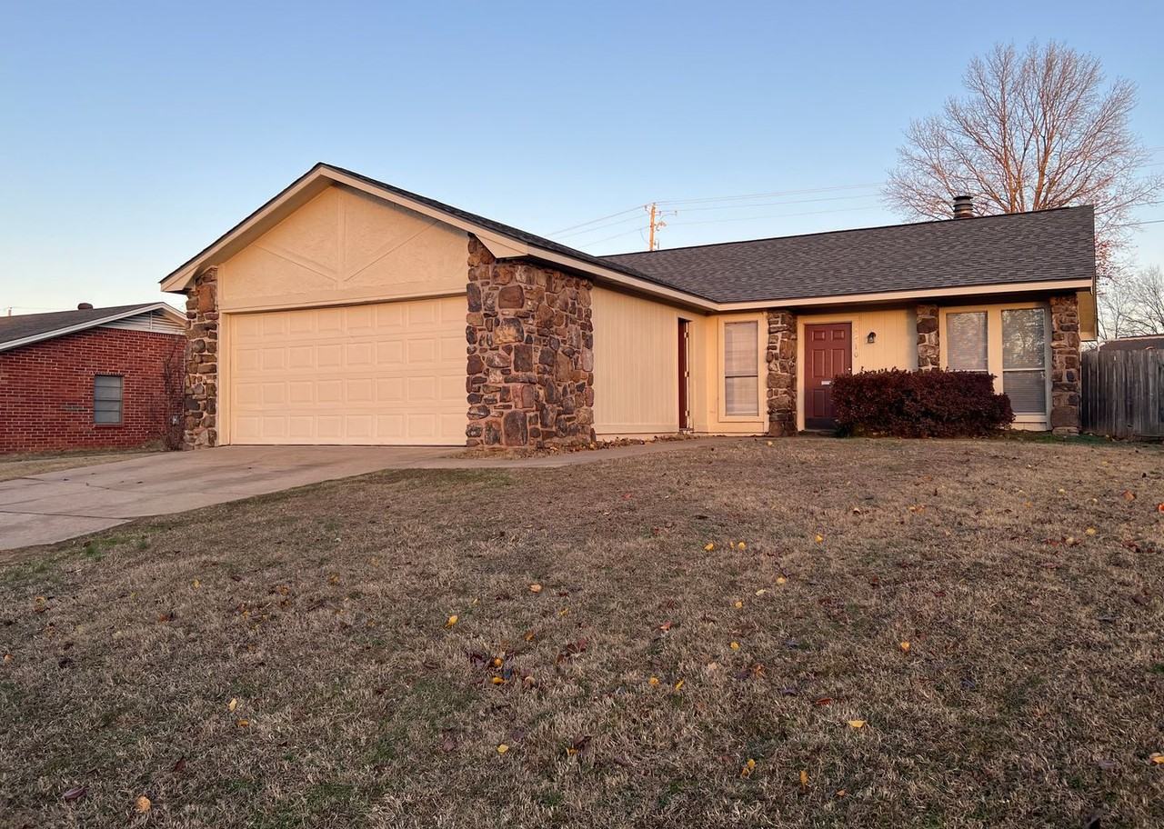 1710 N Hills Blvd - Photo 2 of 19