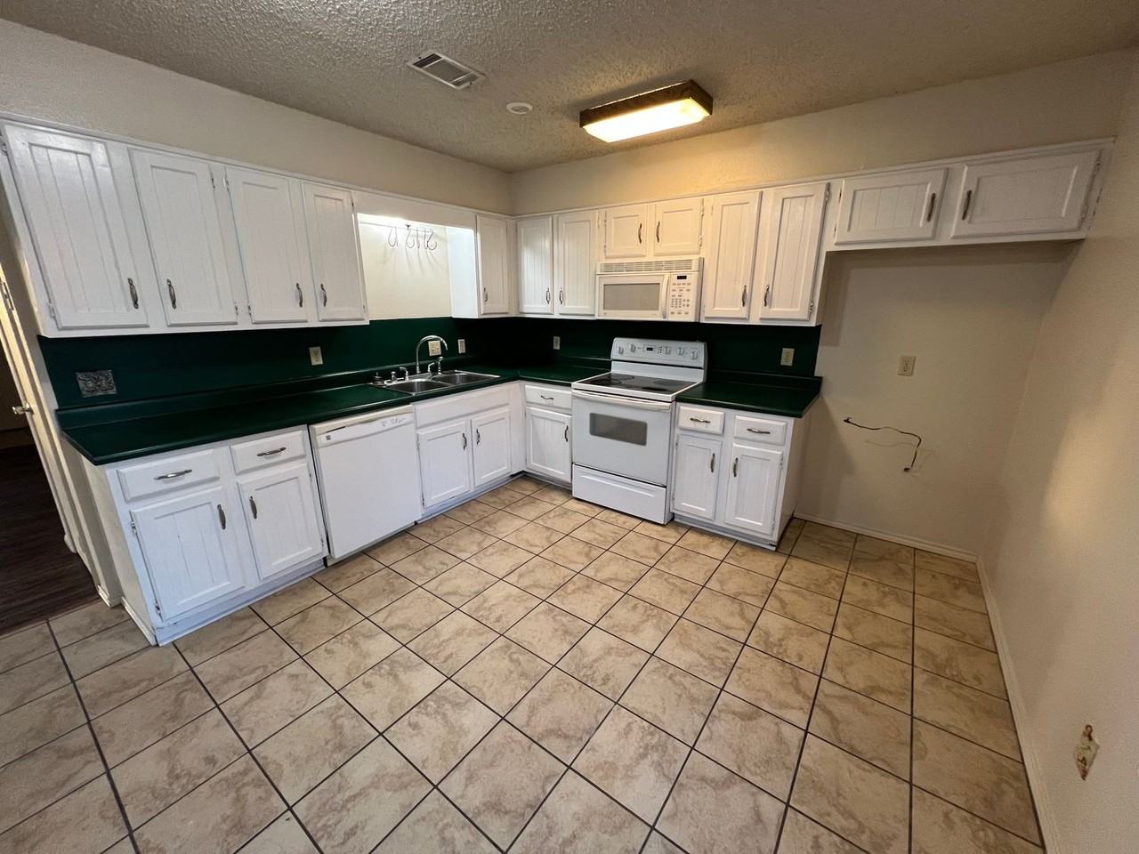 1710 N Hills Blvd - Photo 7 of 19