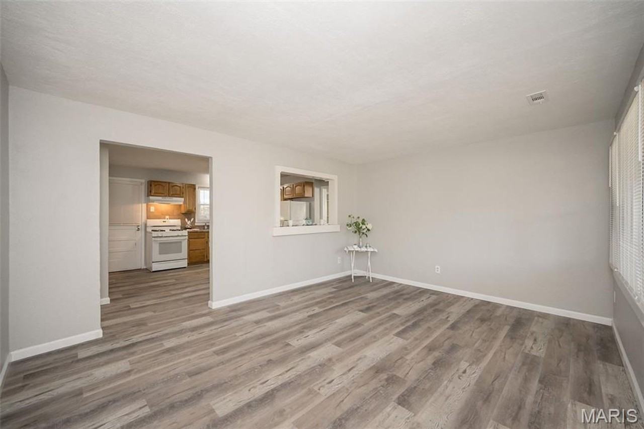 9813 Winkler Dr - Photo 2 of 16