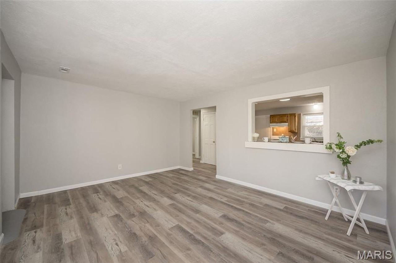 9813 Winkler Dr - Photo 3 of 16