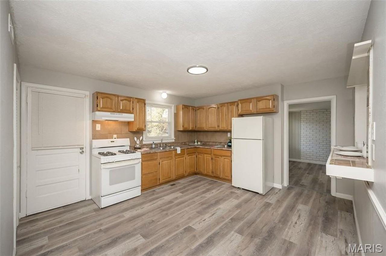 9813 Winkler Dr - Photo 5 of 16