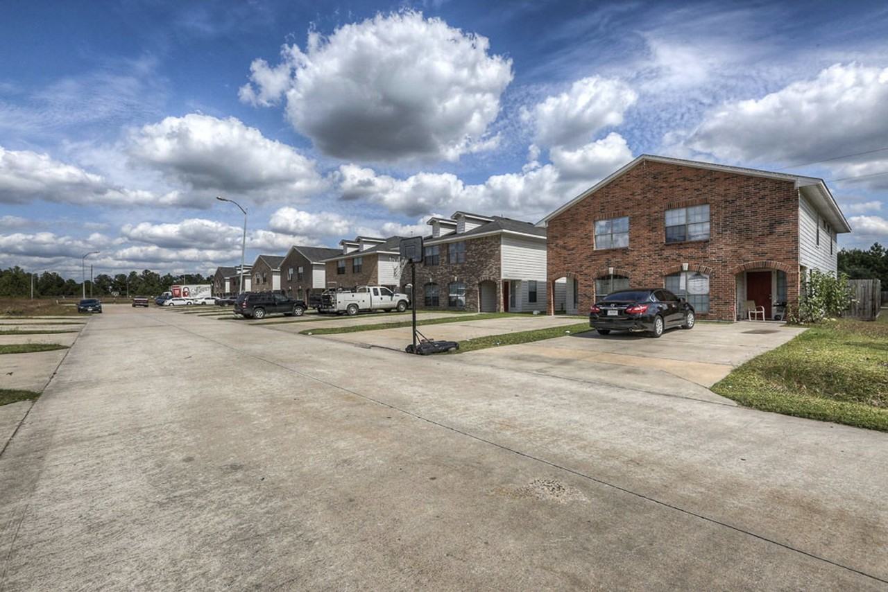 10610 Pine Landing Dr - Photo 2 of 22