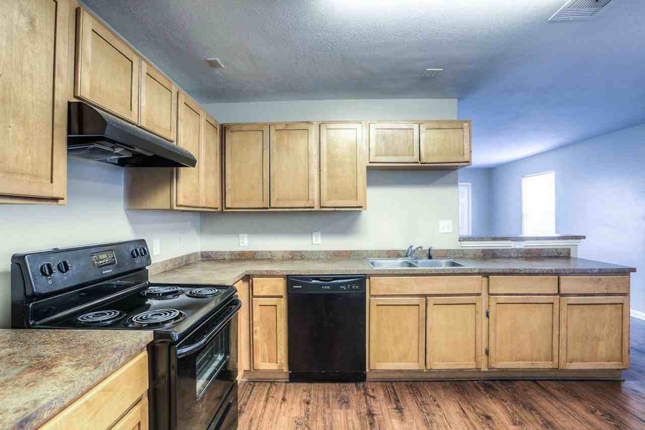 10610 Pine Landing Dr - Photo 7 of 22