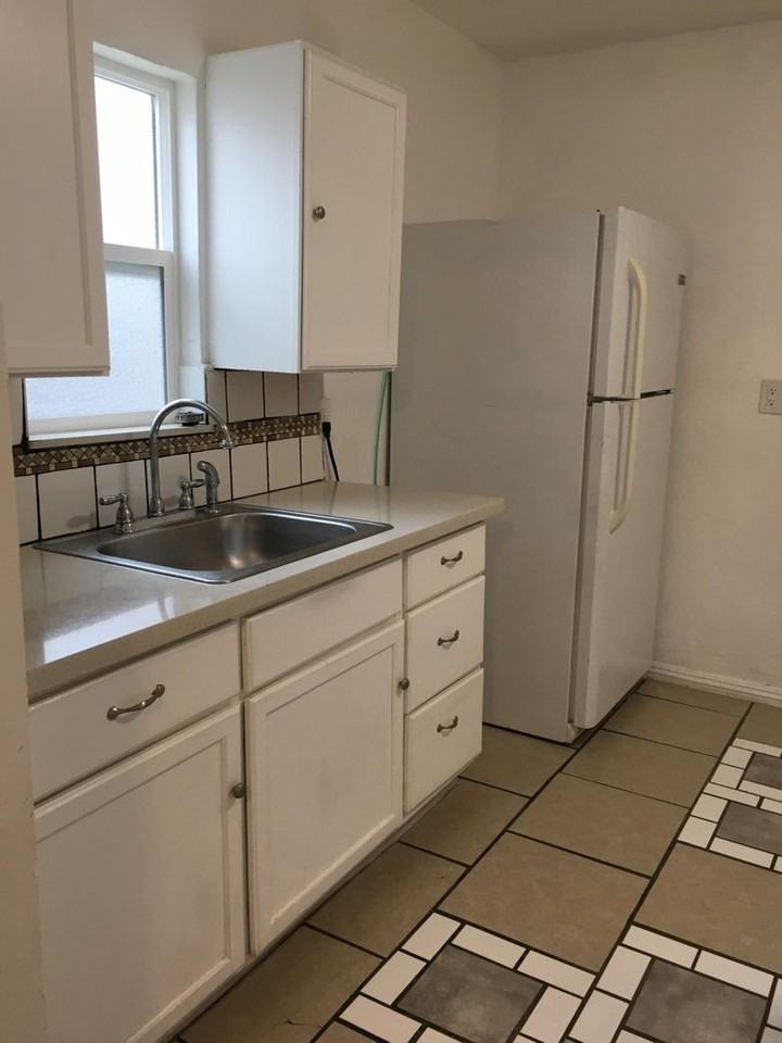 2398 Oakmont St - Photo 4 of 5