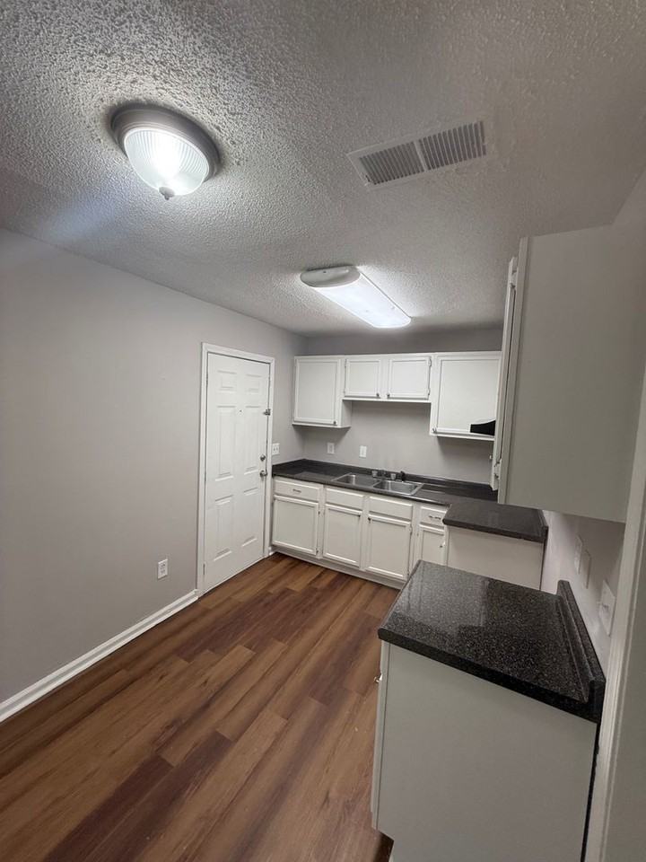 5024 Shubert Cv - Photo 4 of 9