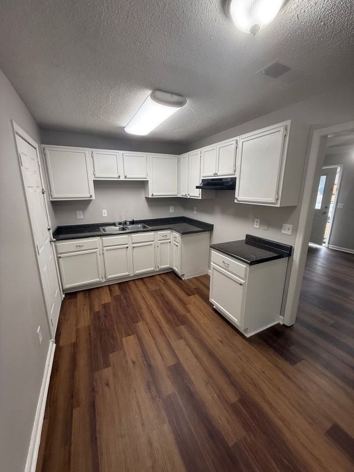 5024 Shubert Cv - Photo 5 of 9