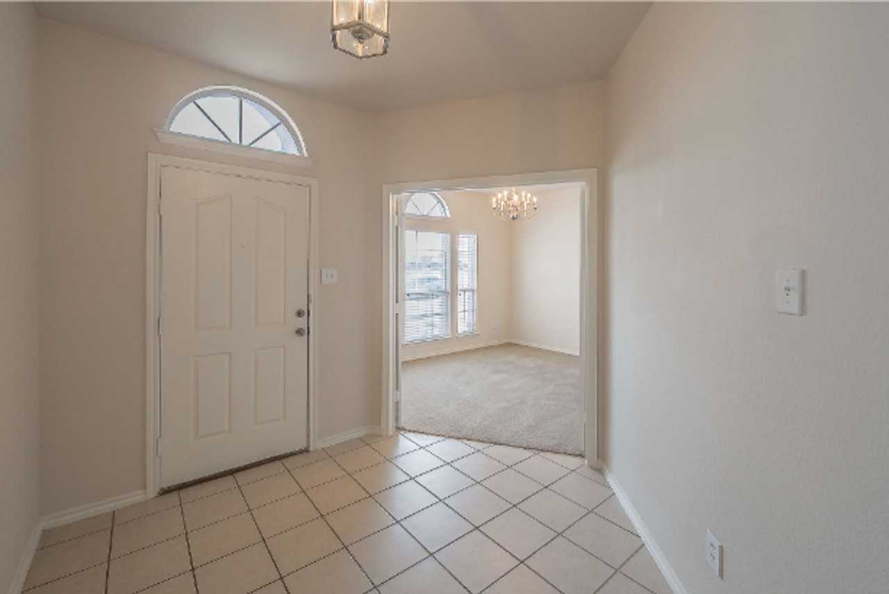 12901 Hurricane Ln - Photo 3 of 36