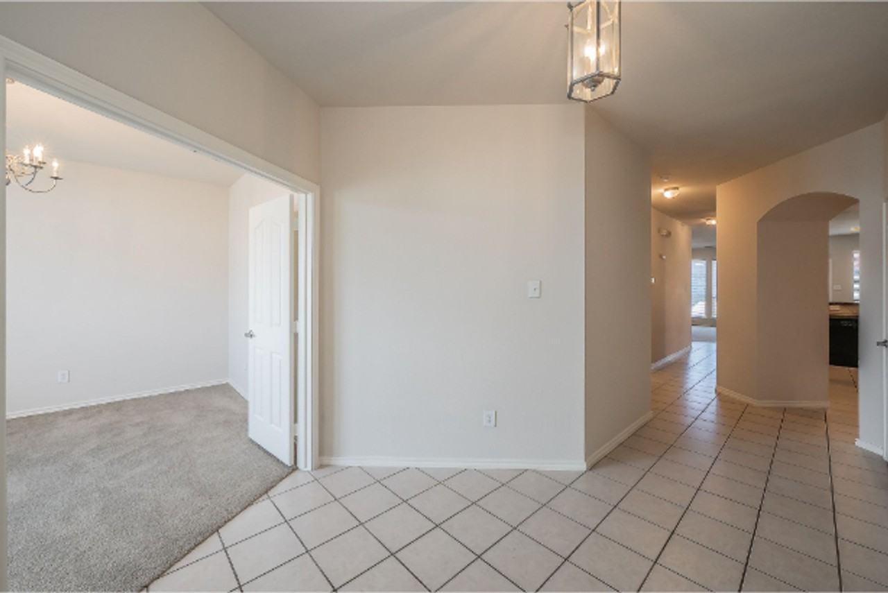 12901 Hurricane Ln - Photo 4 of 36