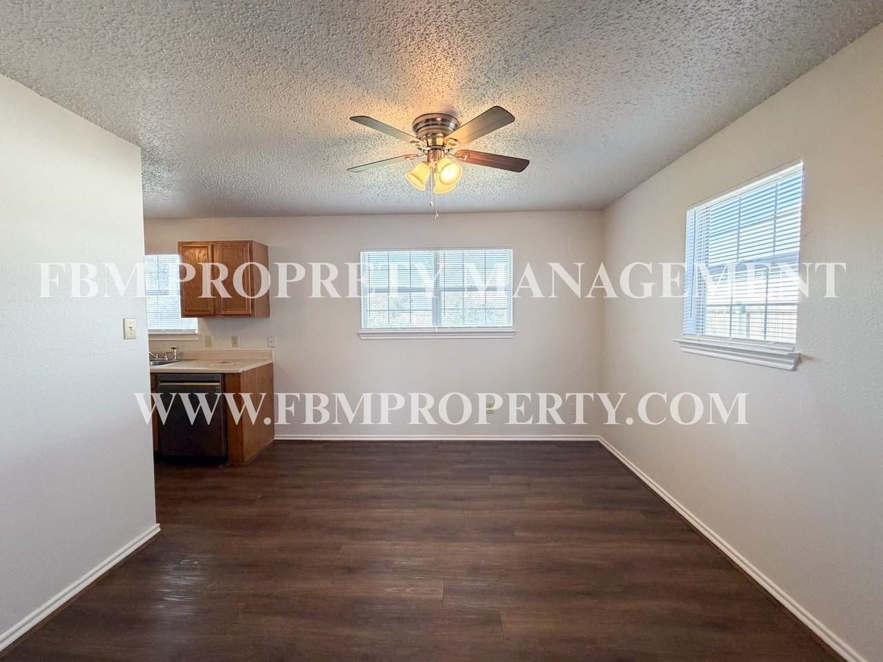 493 N Bryant Ave - Photo 7 of 32