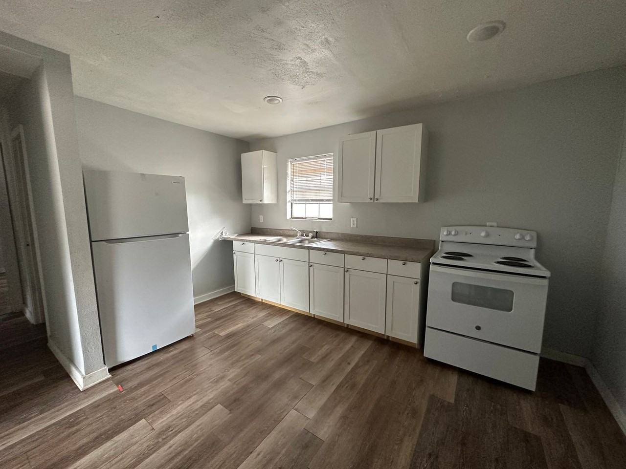 1859 1/2 Anna St - Photo 3 of 6