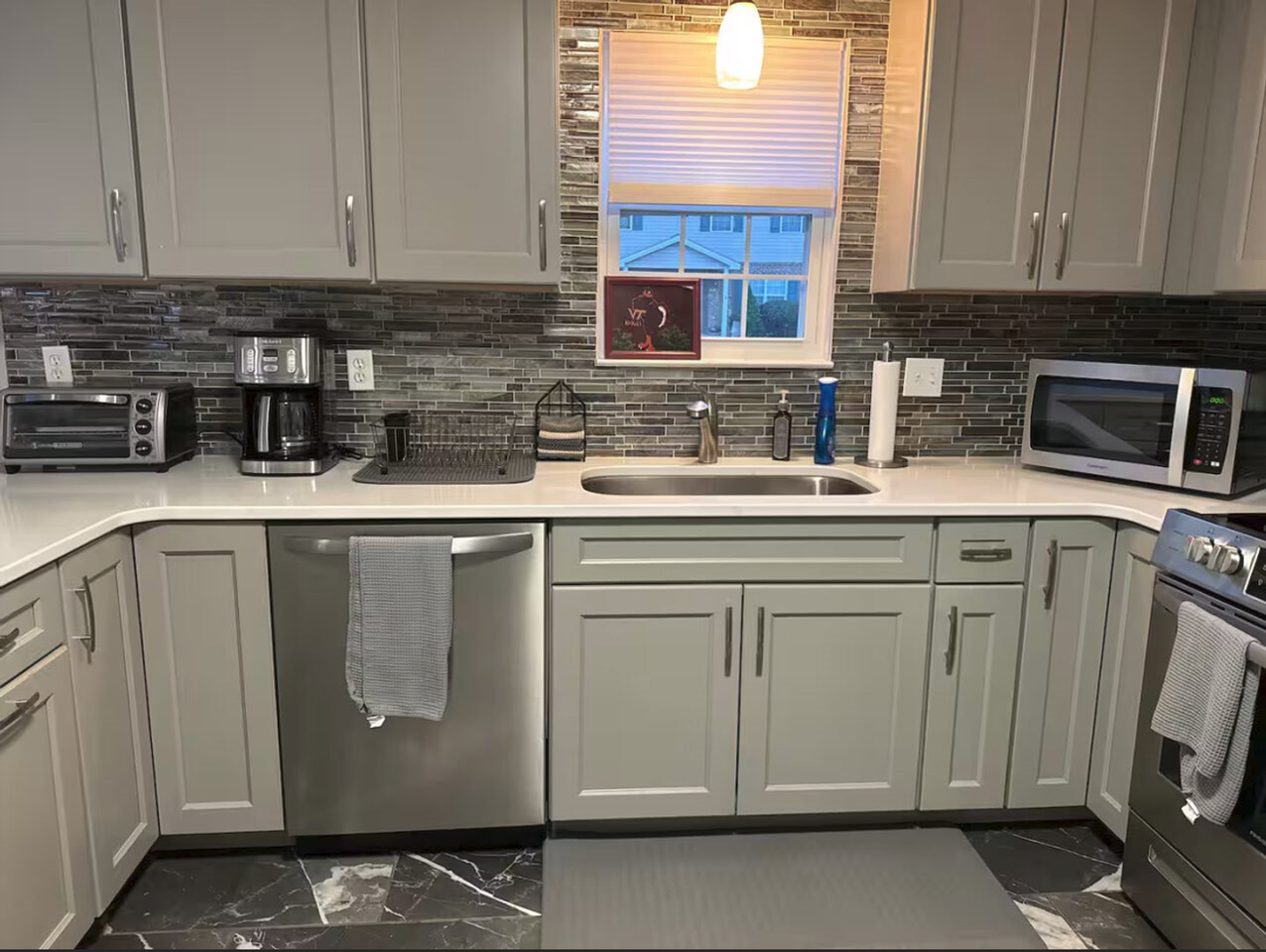 848 Patrick Henry Dr - Photo 4 of 19