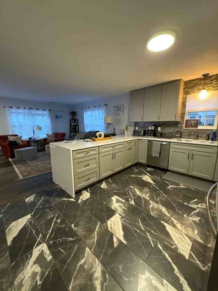 848 Patrick Henry Dr - Photo 5 of 19