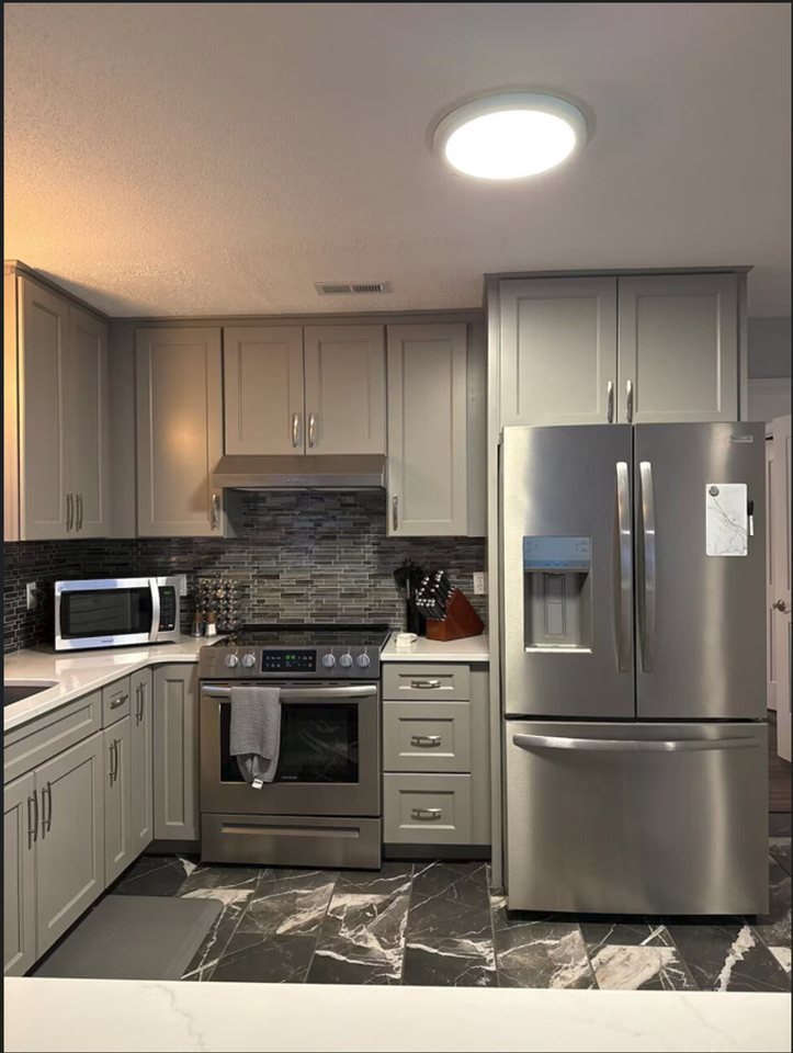 848 Patrick Henry Dr - Photo 6 of 19