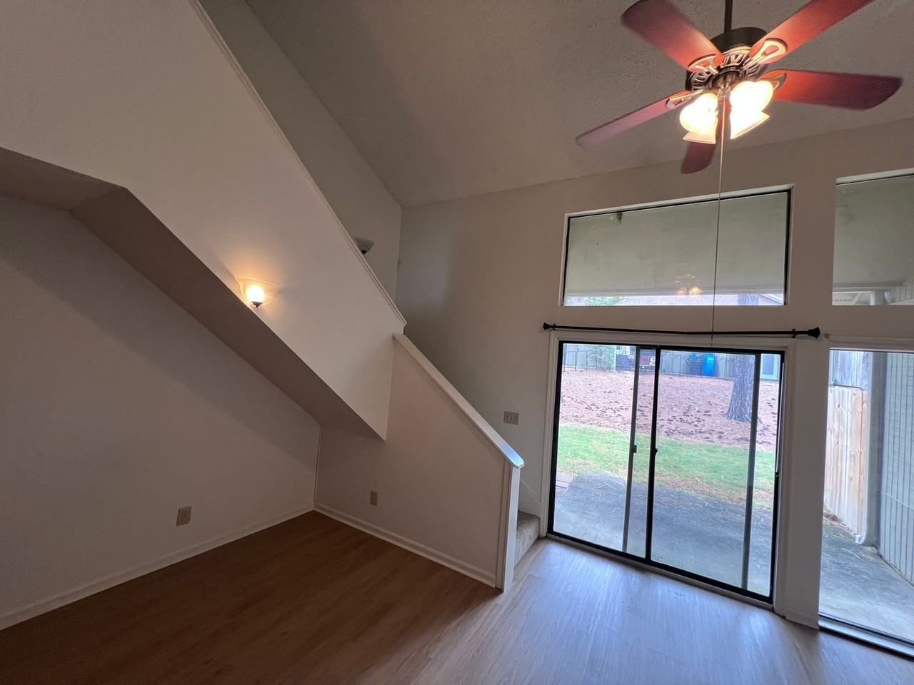 1025 Stonegate Dr Apt B - Photo 3 of 23