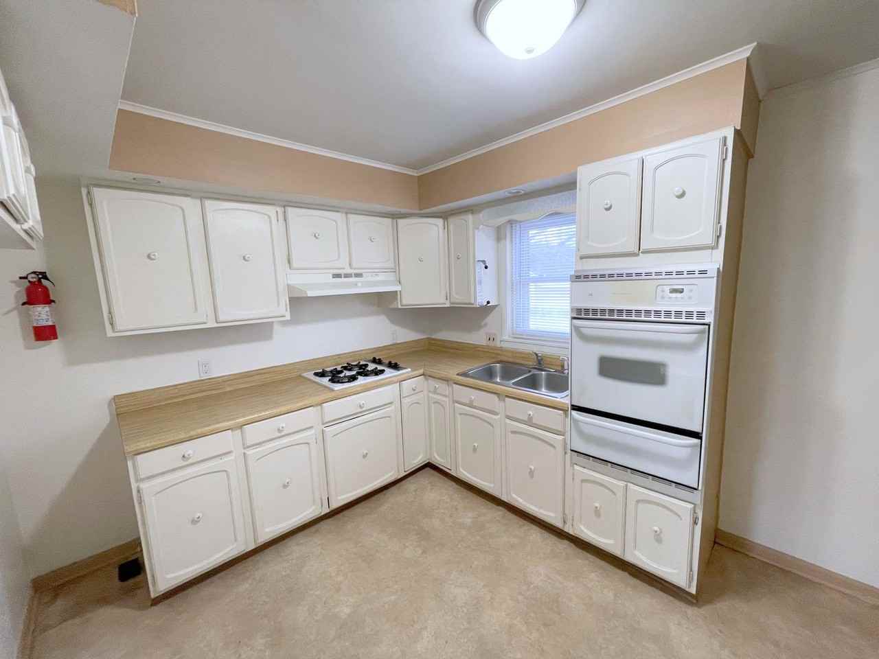 305 305 S, Highland Avenue - Photo 5 of 18