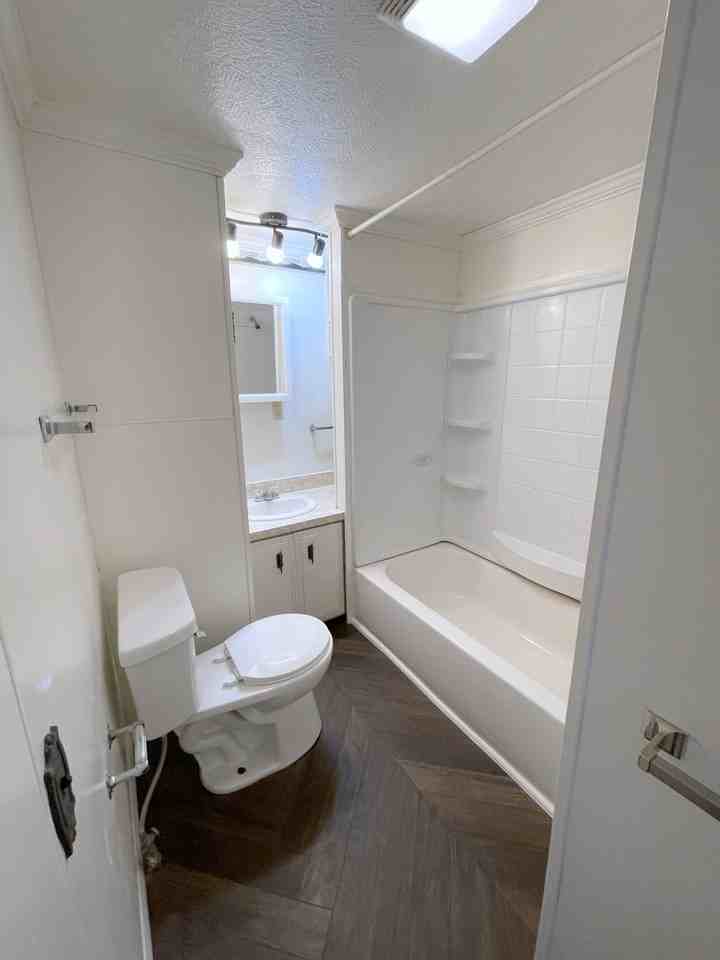 305 305 S, Highland Avenue - Photo 7 of 18