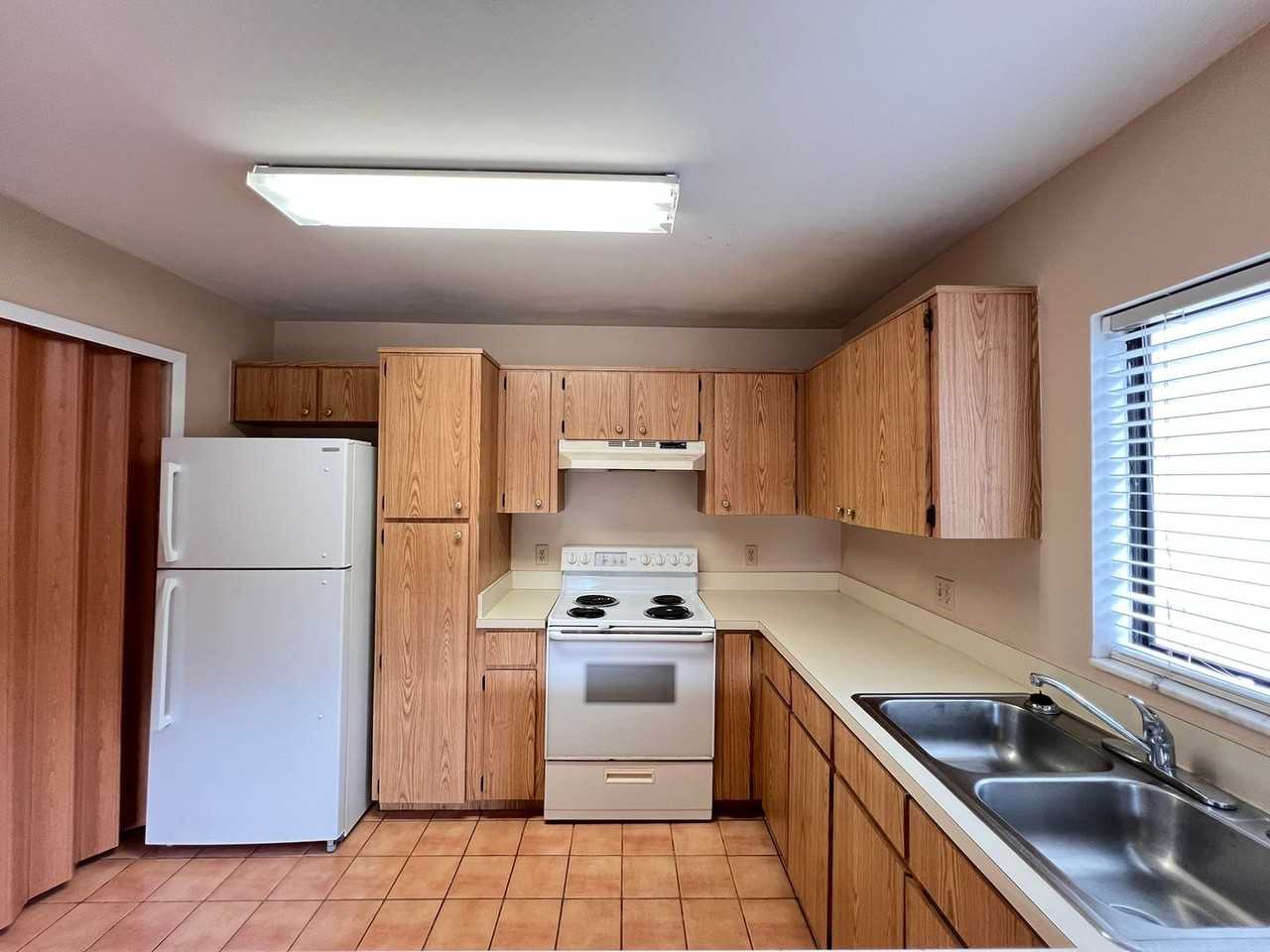 627 Olympic Dr - Photo 4 of 26