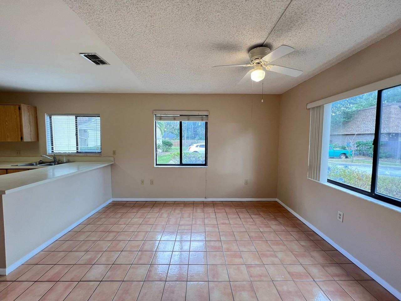 627 Olympic Dr - Photo 6 of 26