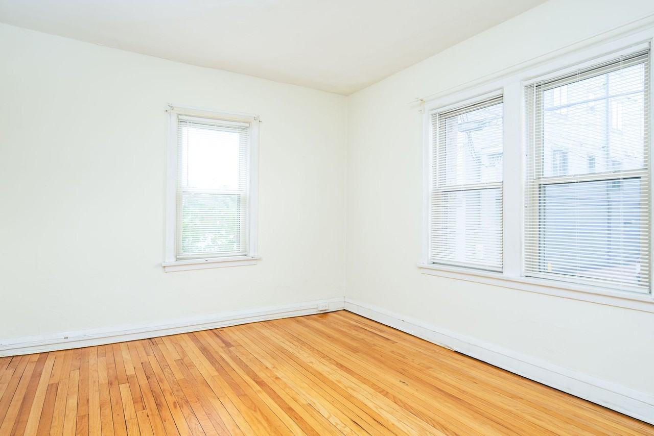 2226 Garfield Ave S - Photo 2 of 9