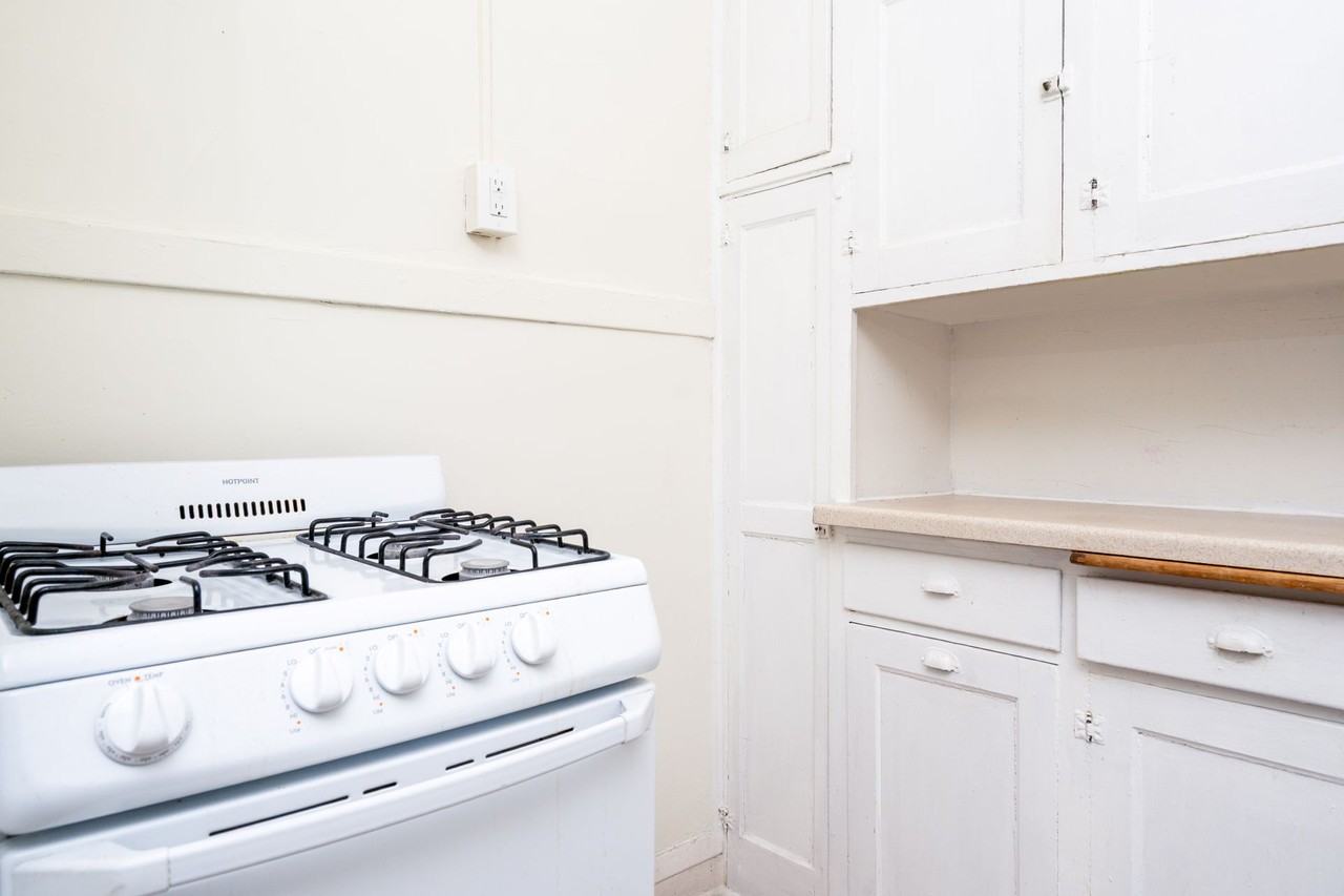 2226 Garfield Ave S - Photo 3 of 9