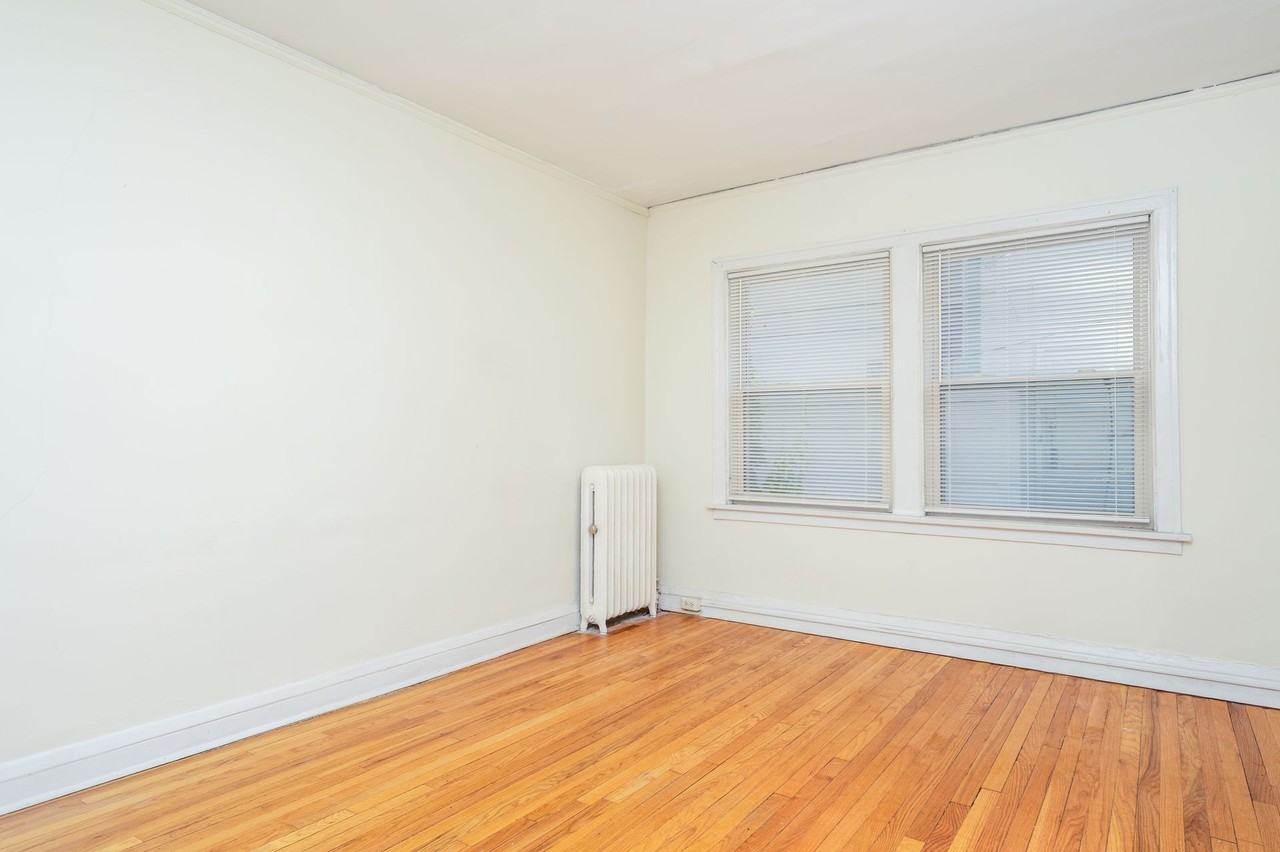 2226 Garfield Ave S - Photo 7 of 9